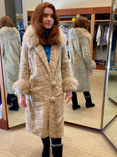 Load image into Gallery viewer, Vintage Apelton Ermine Fur Coat
